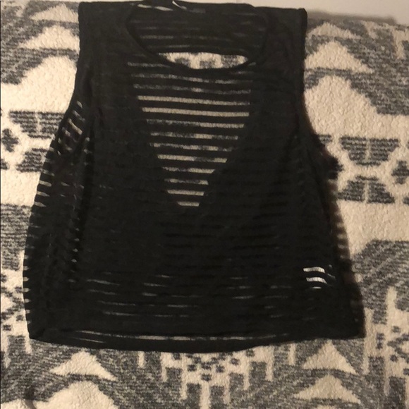 Cutout crop top - Picture 2 of 2